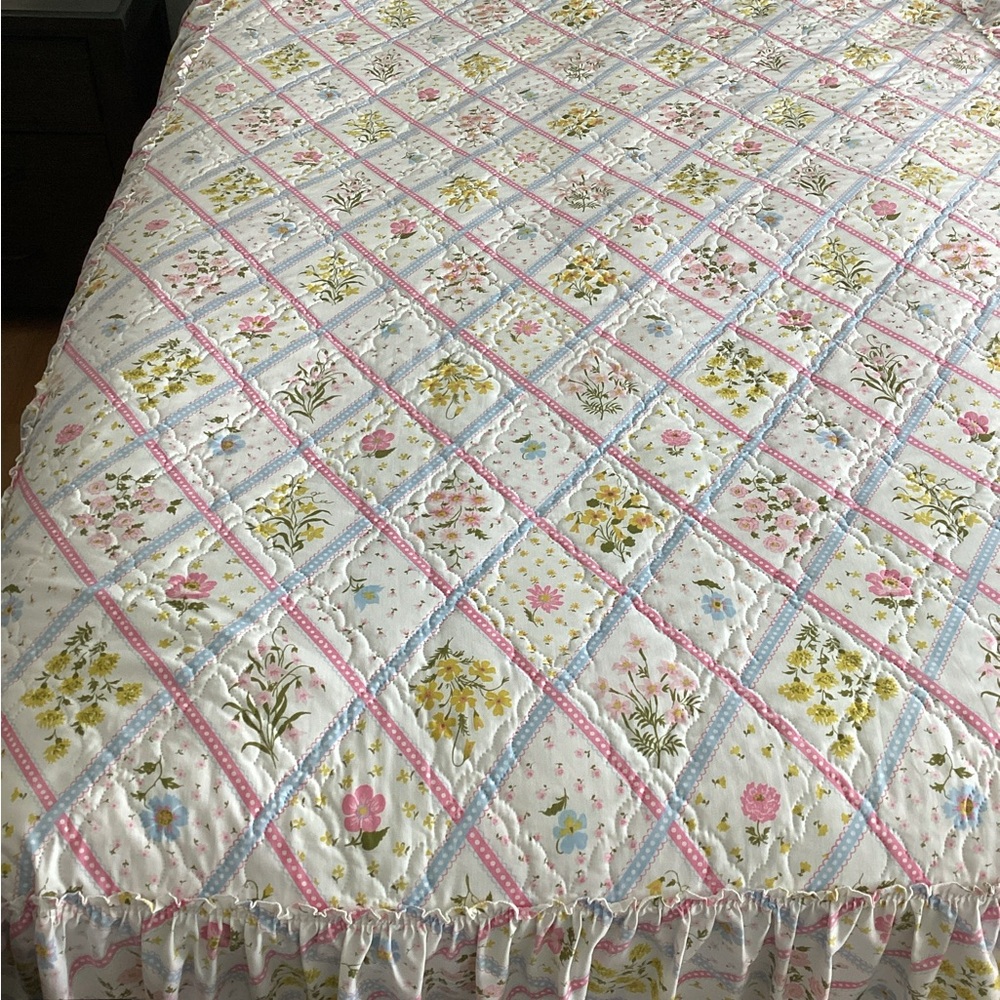 Floral Vintage Twin Size Bedspread (Quilted Top)